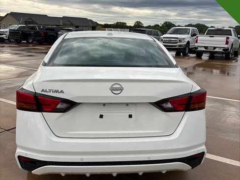 Used 2025 Nissan Altima 2.5 SV FWD image 4