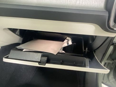 Certified 2025 Volvo XC40 B5 Ultra image 30