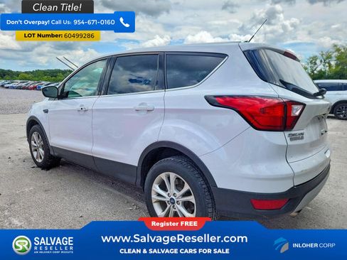 Used 2019 Ford Escape SE FWD image 3