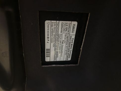 Used 2017 Ford Taurus Limited FWD image 33