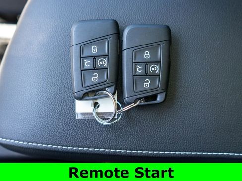 Used 2024 Volkswagen Tiguan SE w/ Panoramic Sunroof Package AWD/4WD image 27