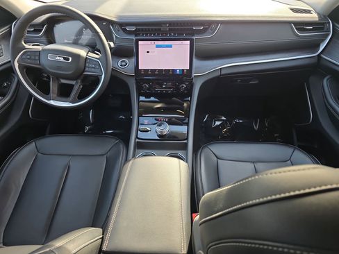 Used 2023 Jeep Grand Cherokee Limited w/ Black Appearance Package image 9