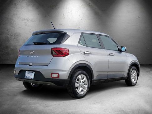 New 2026 Hyundai Venue SE image 3