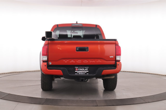 Used 2017 Toyota Tacoma TRD Off-Road w/ Premium & Technology Package AWD/4WD image 11