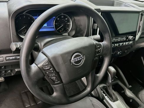 Used 2025 Nissan Frontier SV AWD/4WD image 18