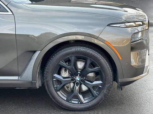 Used 2023 BMW X7 xDrive40i w/ Parking Assistance Package image 9