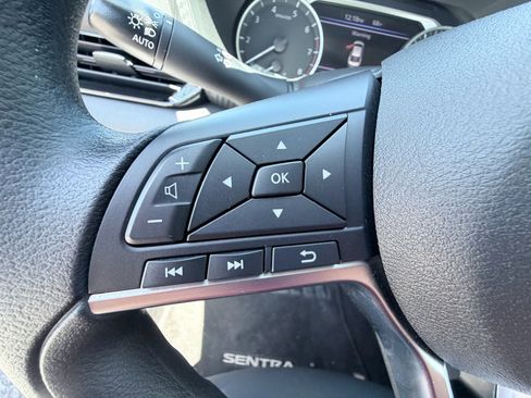 Used 2025 Nissan Sentra SV FWD image 13