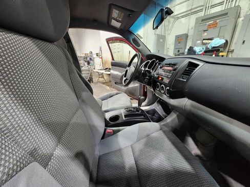 Used 2011 Toyota Tacoma Base image 11