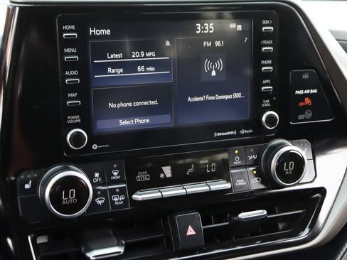 Used 2021 Toyota Highlander XLE AWD/4WD image 29