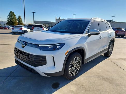 New 2025 Volkswagen Tiguan S image 7