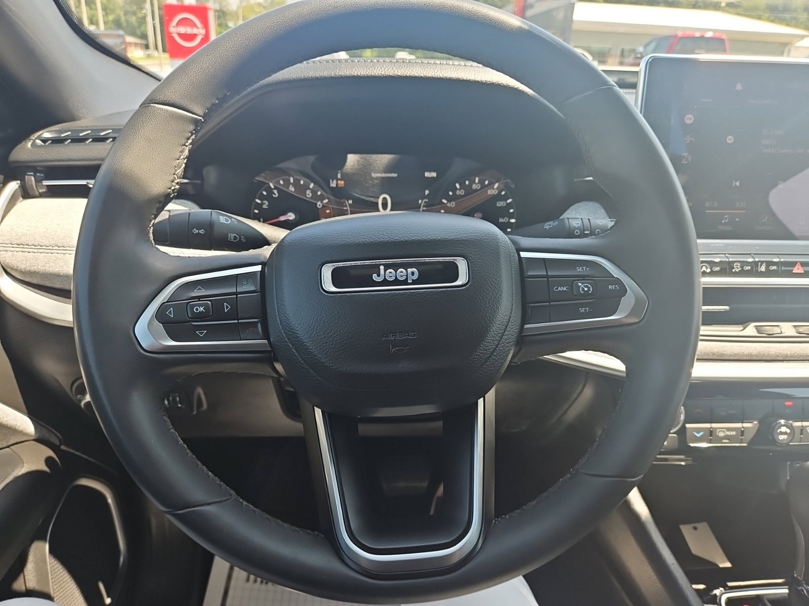Used 2024 Jeep Compass Latitude AWD/4WD image 11