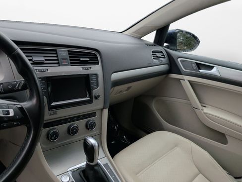 Used 2015 Volkswagen Golf TDI S image 10