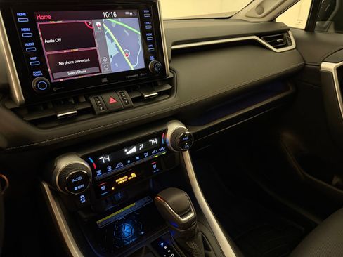 Used 2021 Toyota RAV4 Limited image 22