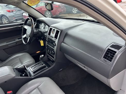 Used 2005 Chrysler 300 Touring image 22