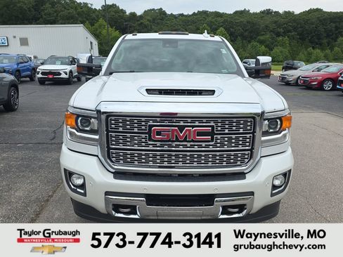 Used 2018 GMC Sierra 2500 Denali w/ Duramax Plus Package AWD/4WD image 3
