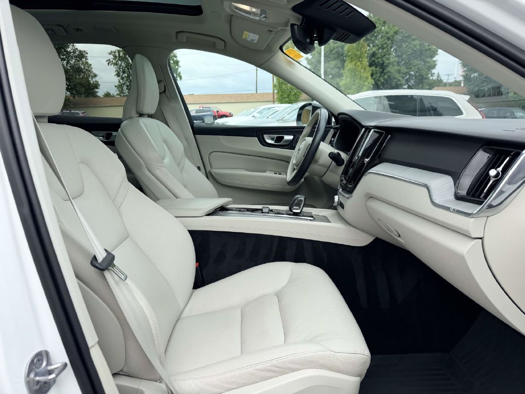 Used 2024 Volvo XC60 B5 Plus w/ Protection Package Premier AWD/4WD image 14