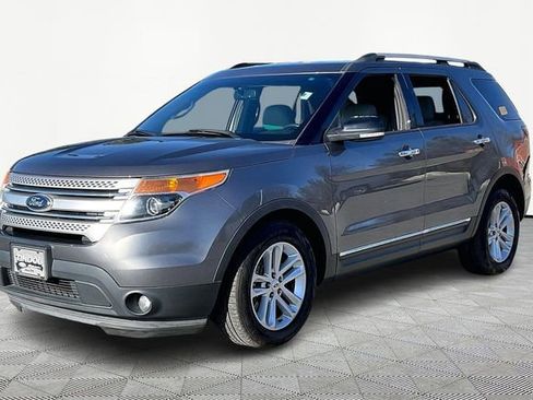 Used 2014 Ford Explorer XLT w/ Equipment Group 202A image 3