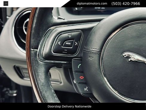 Used 2015 Jaguar XJ L Portfolio AWD/4WD image 31