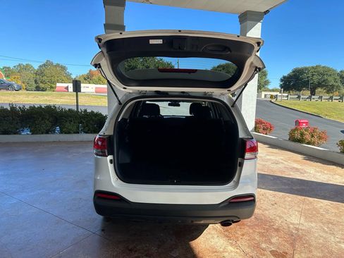 Used 2017 Kia Sorento LX Sport Utility 4D image 24