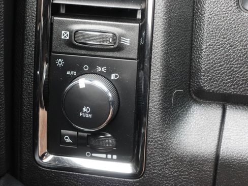 Used 2017 RAM 3500 Big Horn w/ Night Special Edition image 20