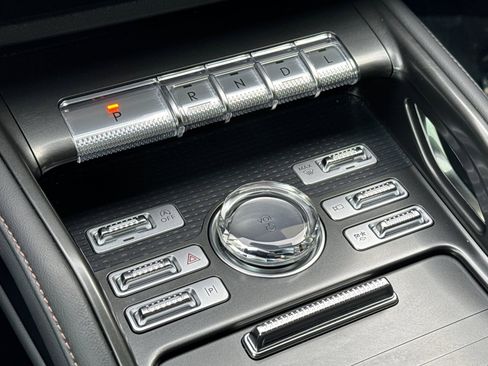 Used 2025 Lincoln Nautilus Premier w/ Jet Appearance Package image 21