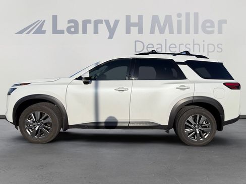 Certified 2025 Nissan Pathfinder SV image 2