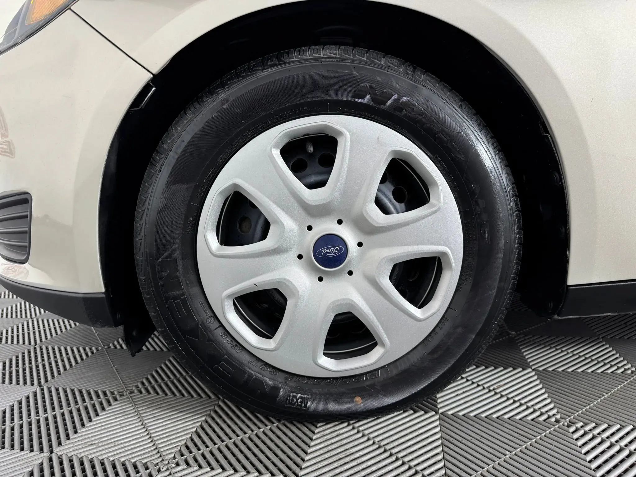 Used 2017 Ford Focus SE FWD image 38