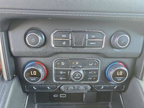 Used 2024 Chevrolet Tahoe LT AWD/4WD image 33
