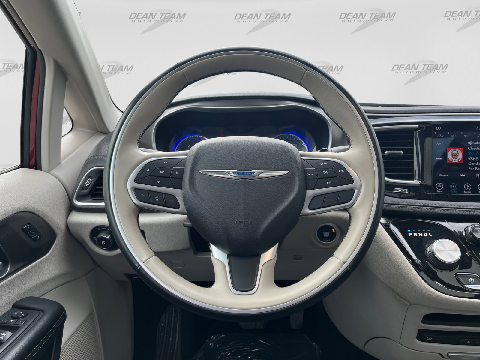 Used 2018 Chrysler Pacifica Limited w/ Tire & Wheel Group FWD image 14
