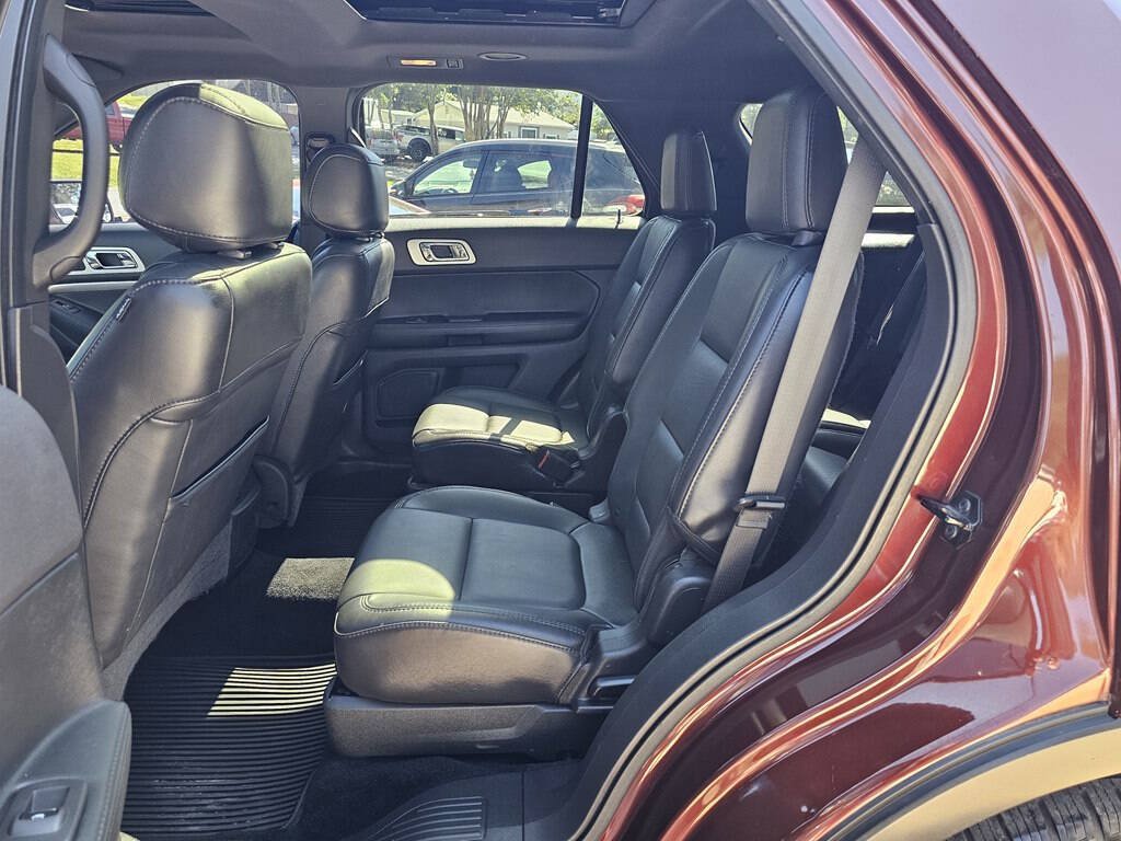 Used 2015 Ford Explorer XLT w/ Equipment Group 202A FWD image 13
