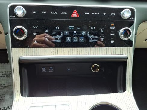 Used 2025 Genesis GV80 2.5T Prestige AWD/4WD image 23