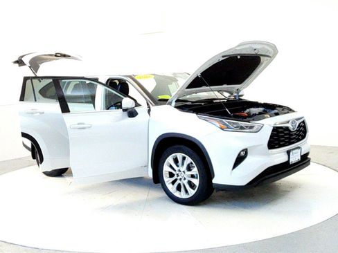 Used 2022 Toyota Highlander Limited image 12