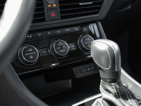 Used 2021 Volkswagen Jetta SE FWD image 12