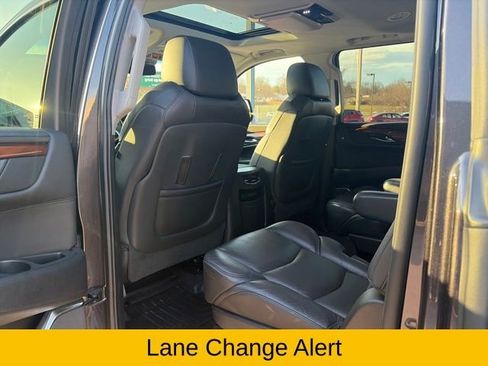 Used 2017 Cadillac Escalade ESV Premium Luxury image 28
