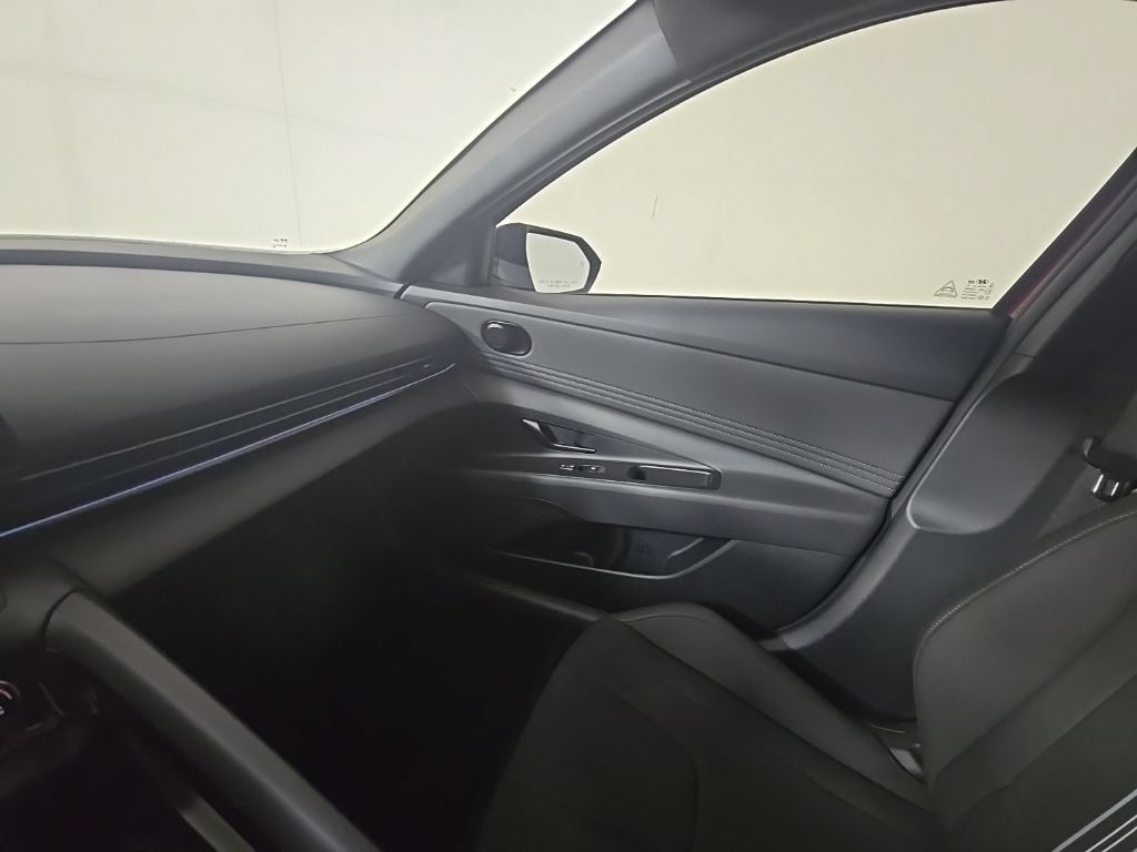 New 2025 Hyundai Elantra SEL FWD image 24