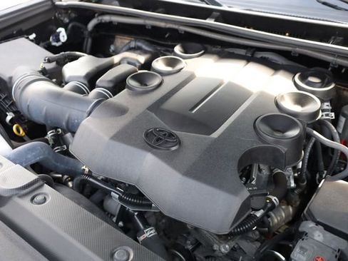 Used 2021 Toyota 4Runner Limited image 9