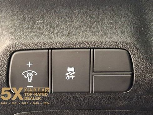 Certified 2024 Hyundai Elantra SEL image 30