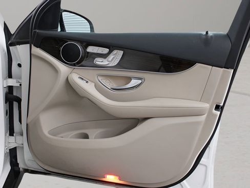 Used 2019 Mercedes-Benz GLC 300 image 13