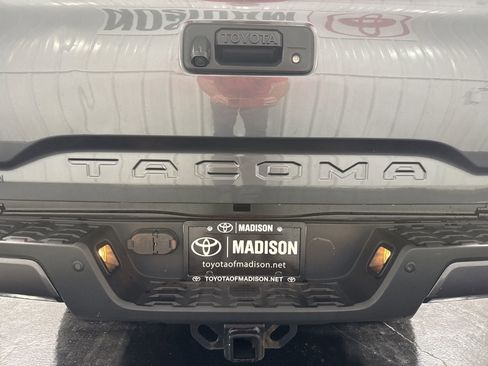 Used 2019 Toyota Tacoma TRD Sport AWD/4WD image 37