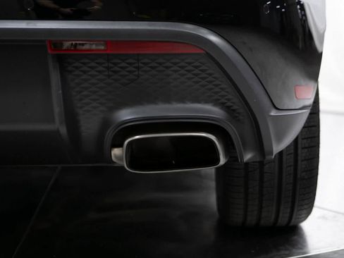 Certified 2023 Porsche Macan image 36