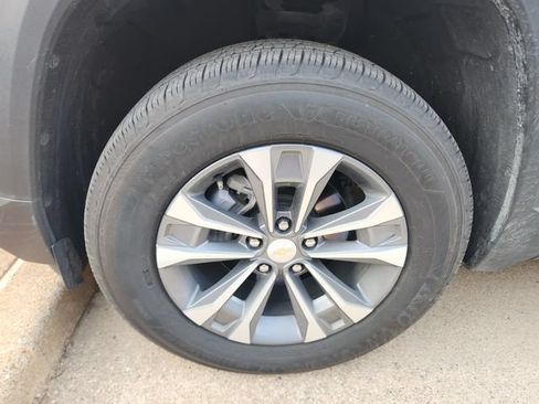Used 2026 Chevrolet Equinox LT FWD image 9