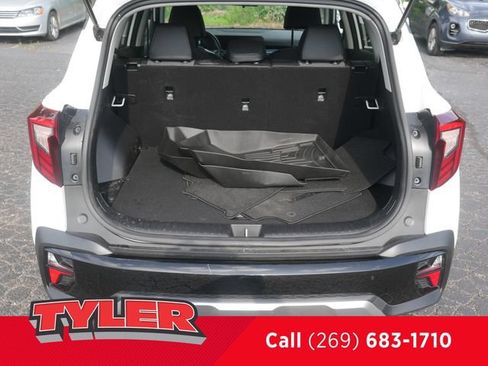 Used 2025 Kia Seltos S AWD/4WD image 17
