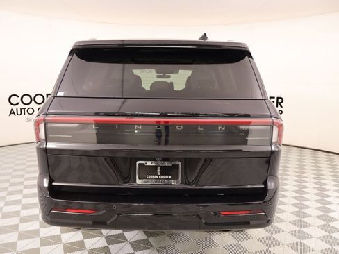 New 2025 Lincoln Navigator Reserve AWD/4WD image 24