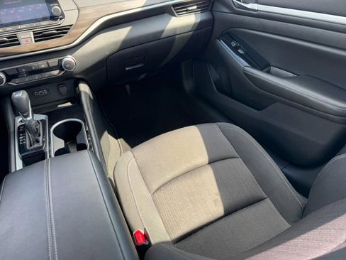 Used 2023 Nissan Altima 2.5 SV FWD image 17