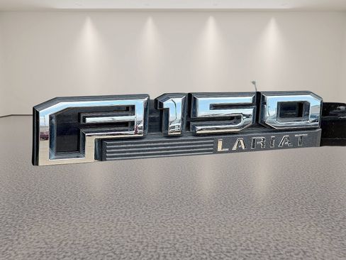 Used 2017 Ford F150 Lariat w/ Equipment Group 502A Luxury AWD/4WD image 9