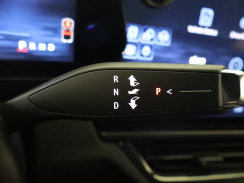 New 2025 Chevrolet Equinox EV RS image 30