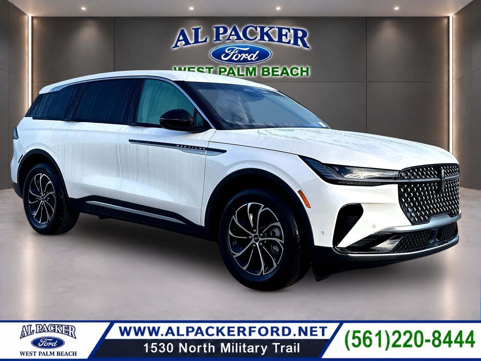 Used 2024 Lincoln Nautilus Premier AWD/4WD image 3