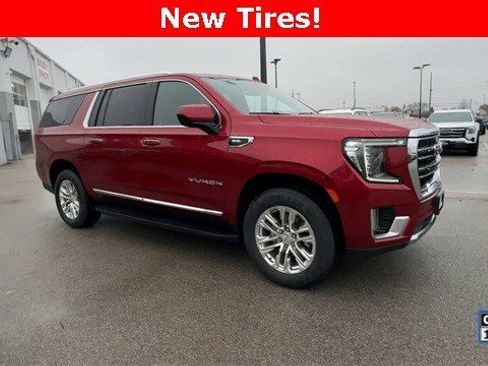 Used 2023 GMC Yukon XL SLT image 2