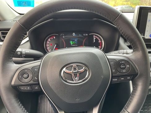 Used 2025 Toyota RAV4 XLE image 15