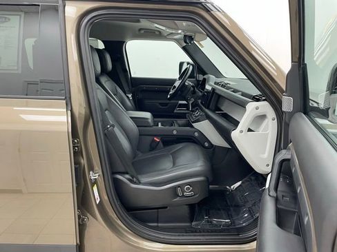 Used 2023 Land Rover Defender 130 SE image 15